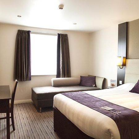 Premier Inn Aldershot Exterior foto