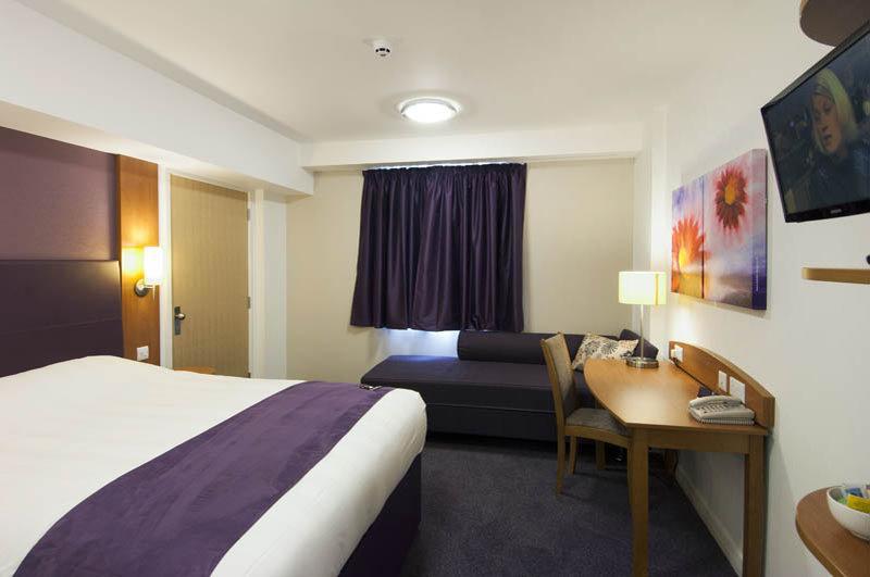 Premier Inn Aldershot Exterior foto